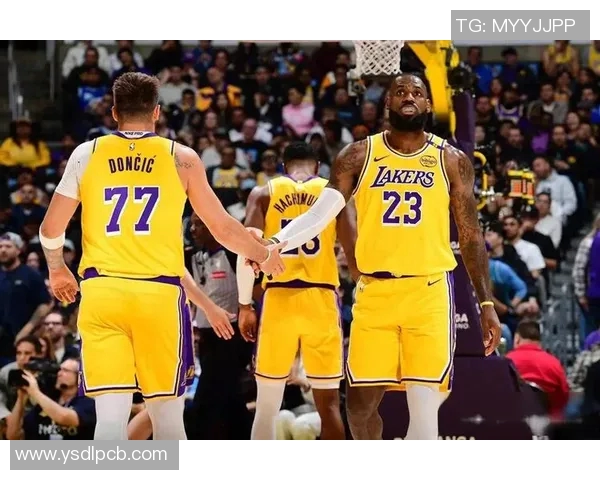 湖人队与黄蜂队激战12月16日精彩回顾与赛后分析